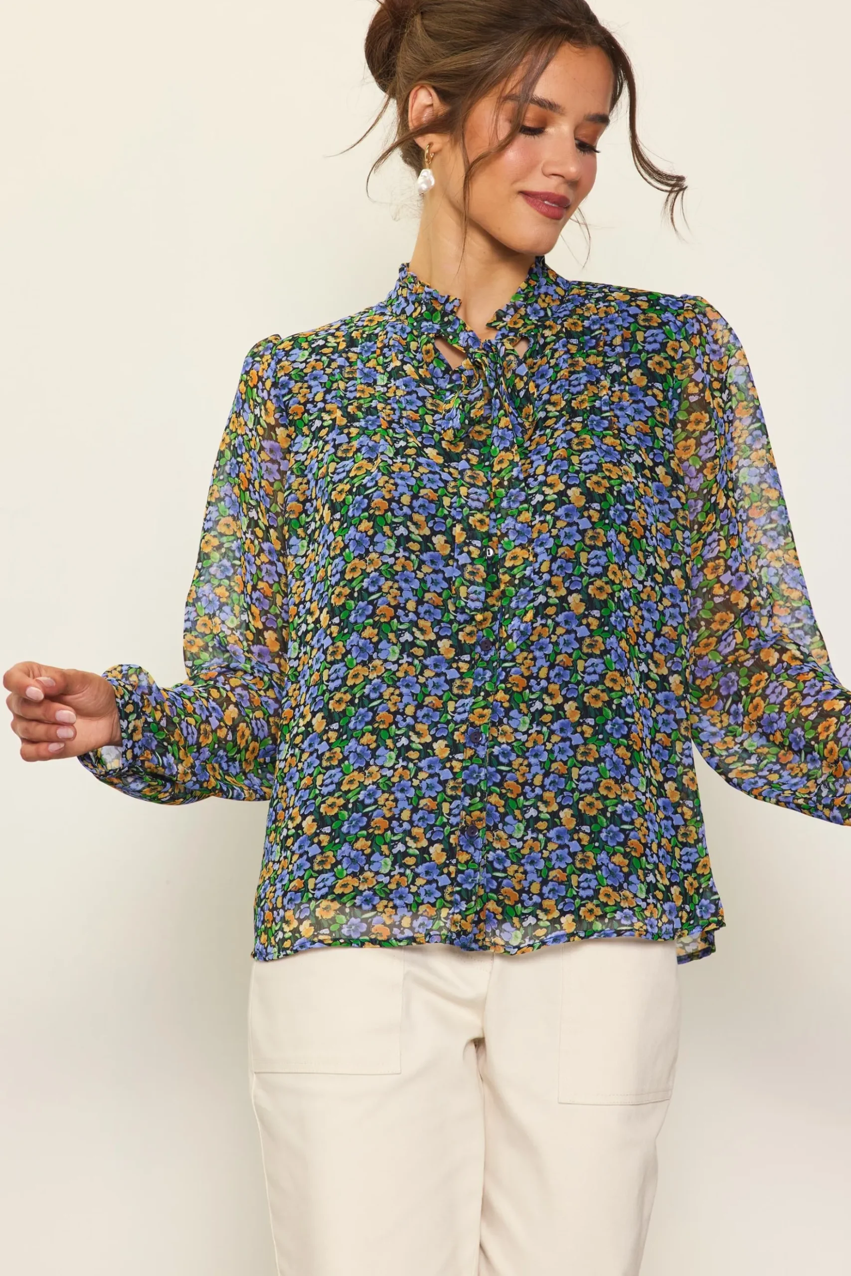 Daisy Print Neck Tie Blouse*SKIES ARE BLUE Sale