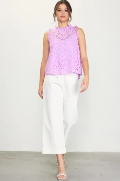 Eyelet Lace Top*SKIES ARE BLUE Best