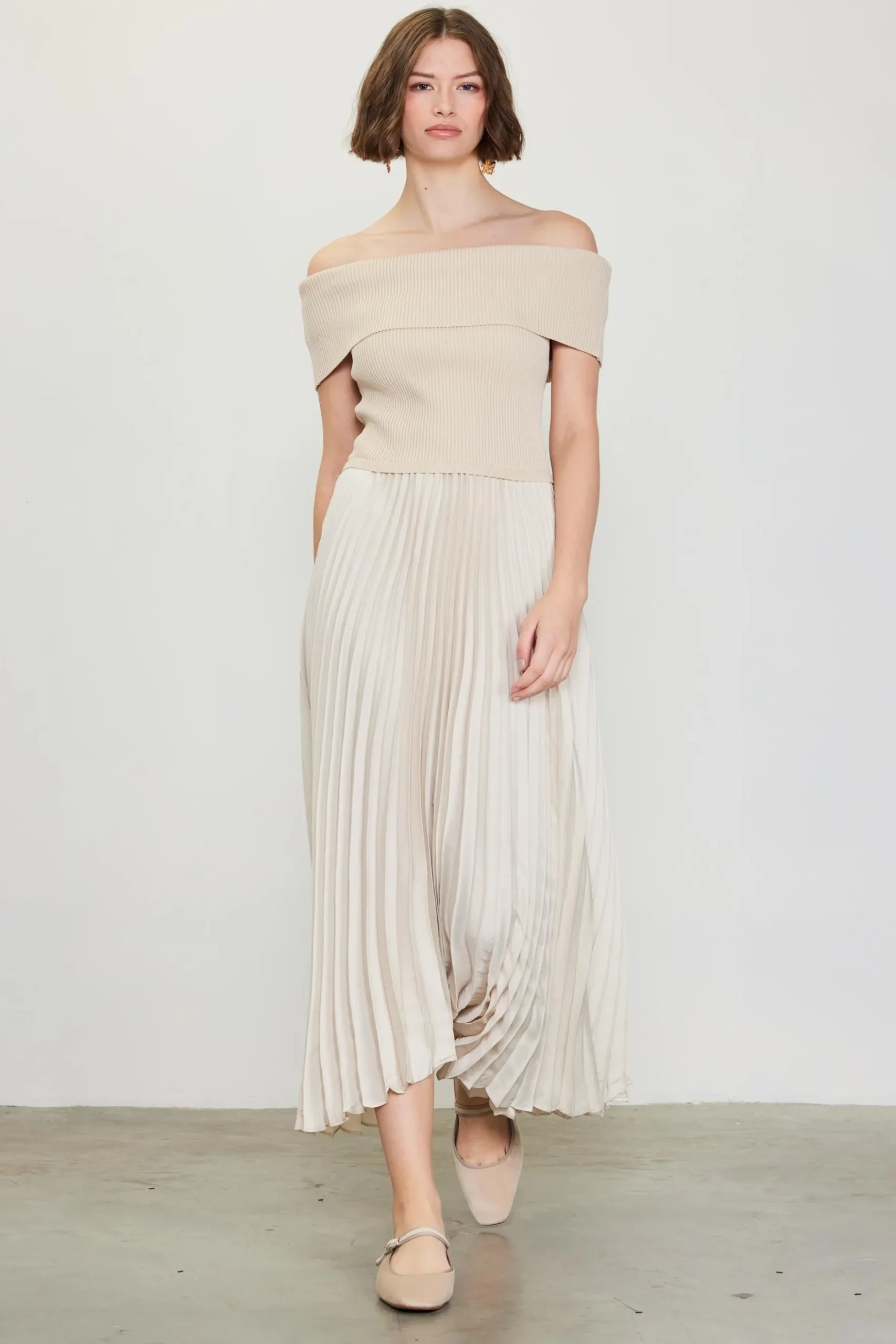 Off Shoulder Mixed Media Pleated Dress*SKIES ARE BLUE Hot