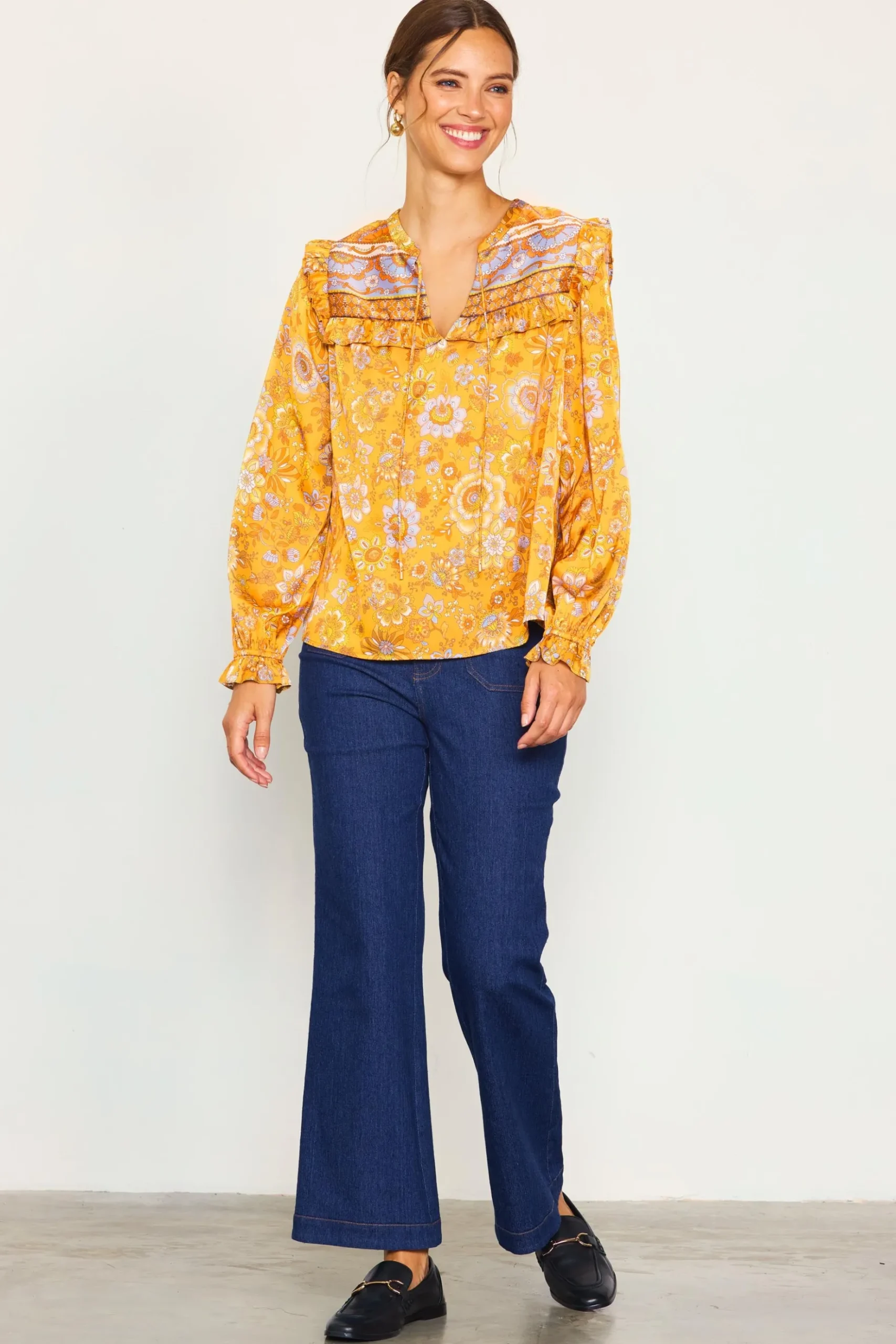 Retro Floral Motif Blouse*SKIES ARE BLUE